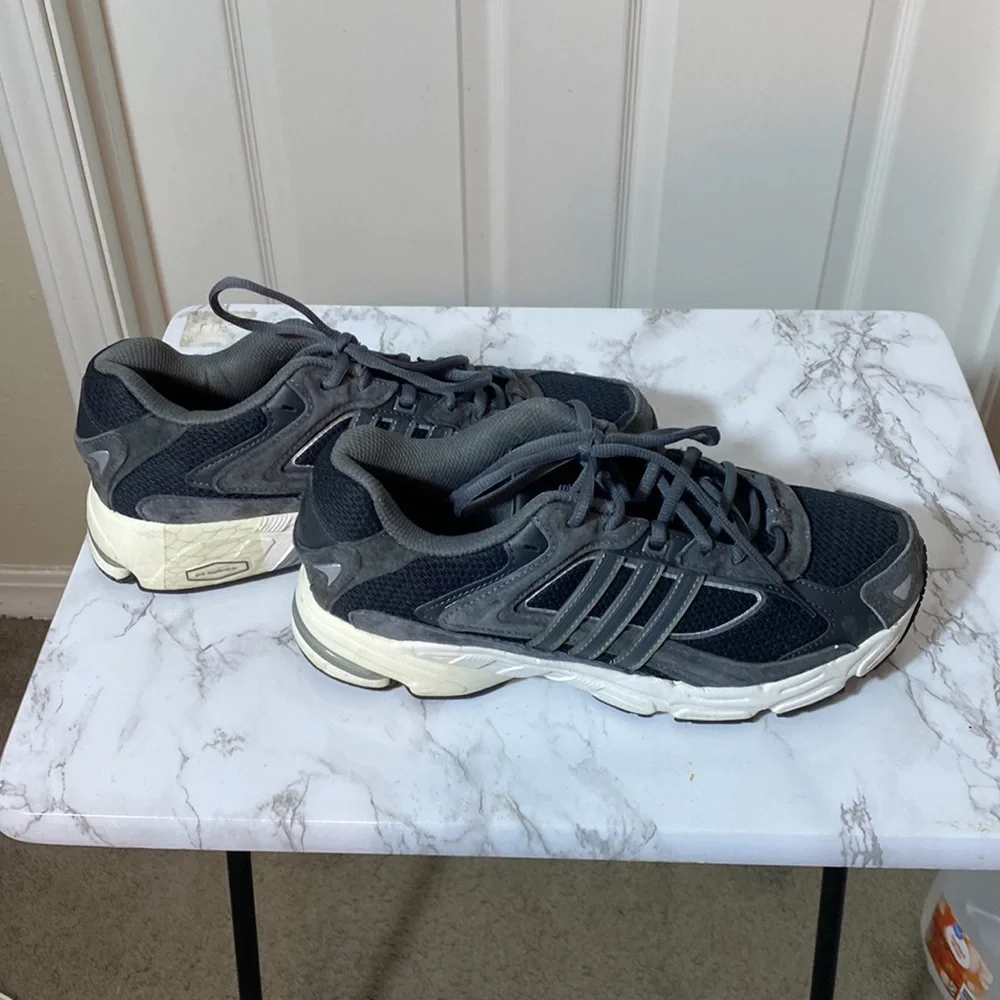 Adidas Response CL Core Black Women's Sneakers 8.5 with Box